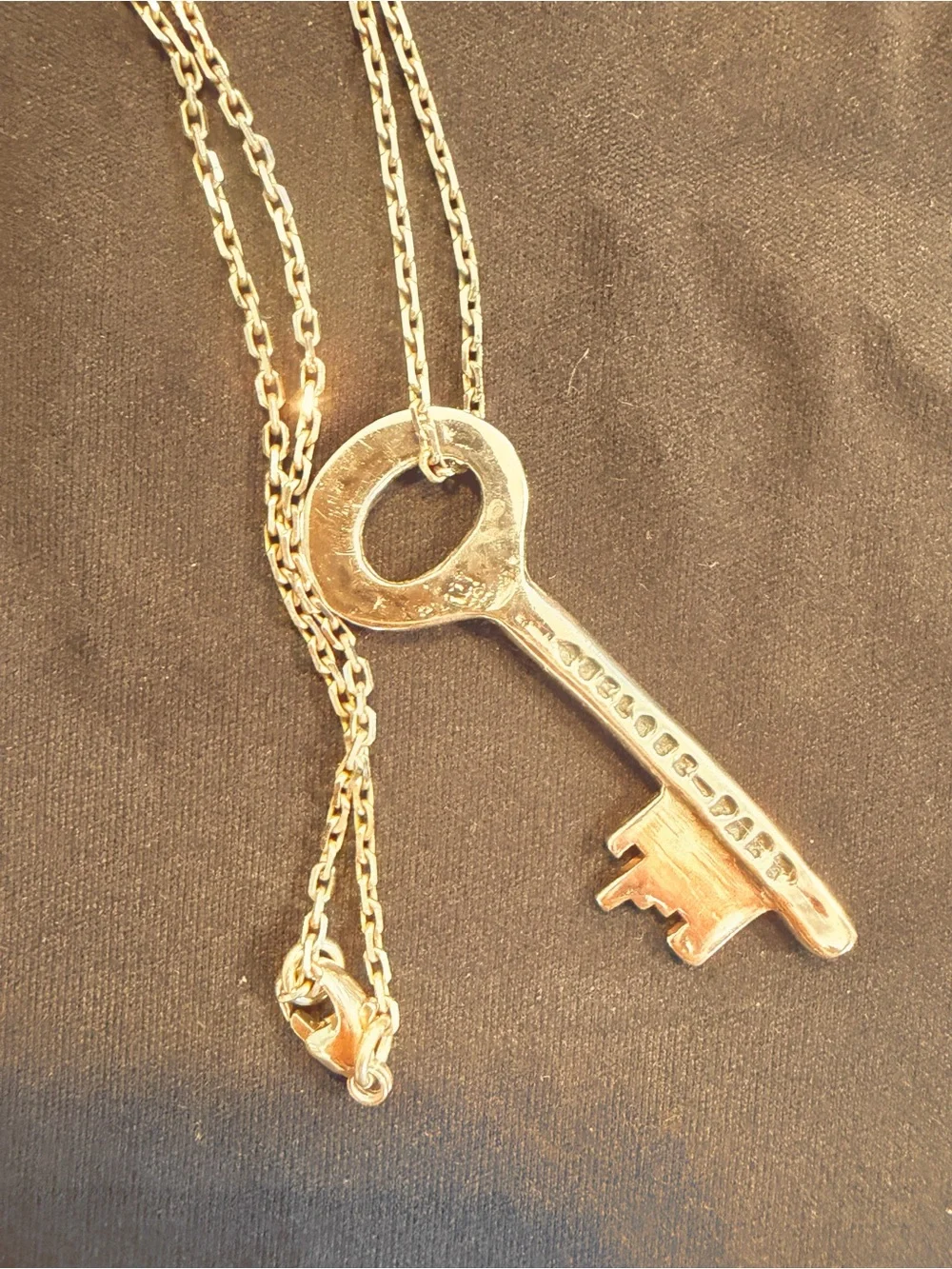 BRAND NEW Silver Key Pendant Necklace -  Sterling Silver **NEVER WORN** - Picture 2 of 4